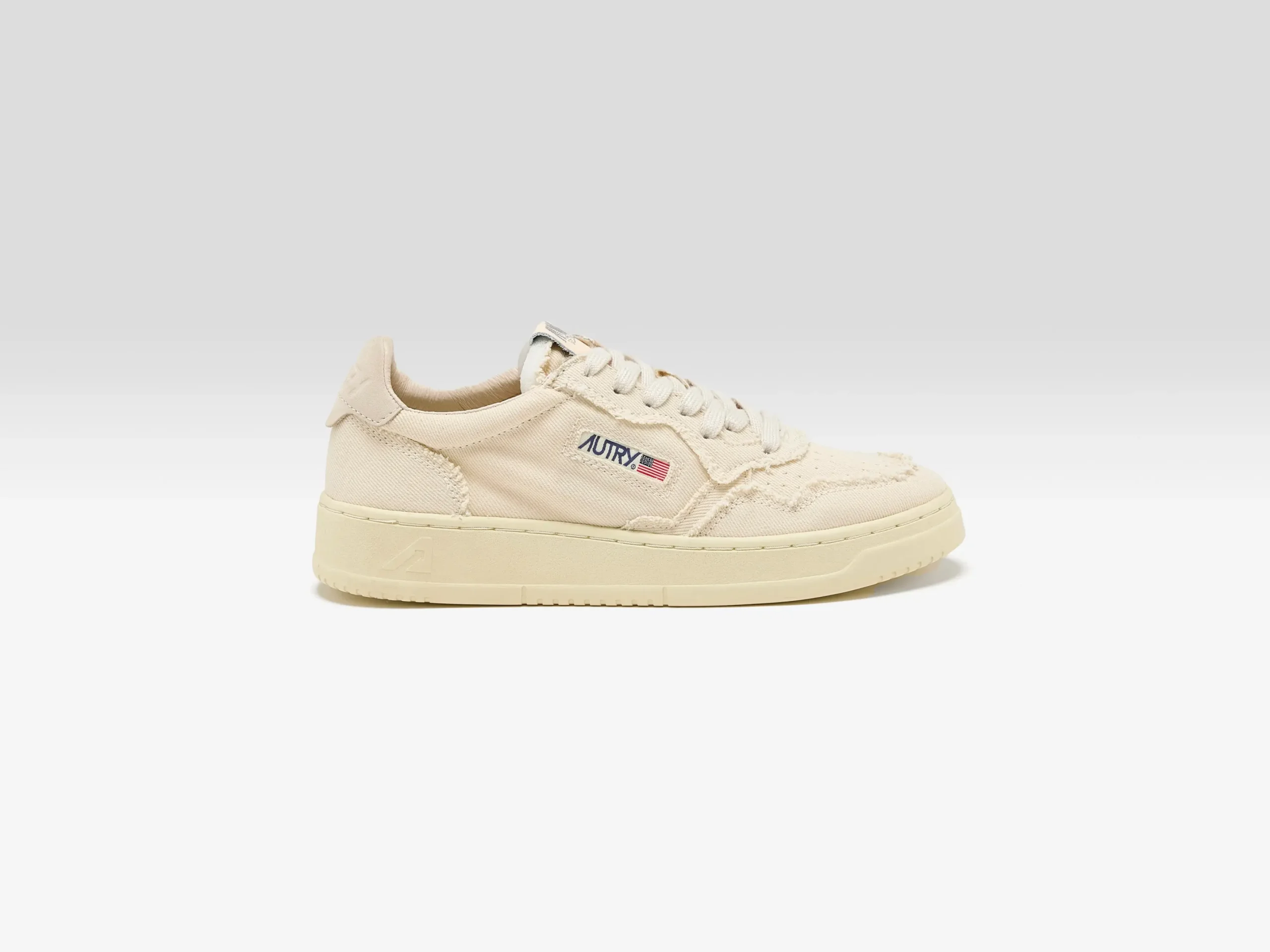 autry_medalist_low_for_wo_0.webp Autry Medalist Low for Women