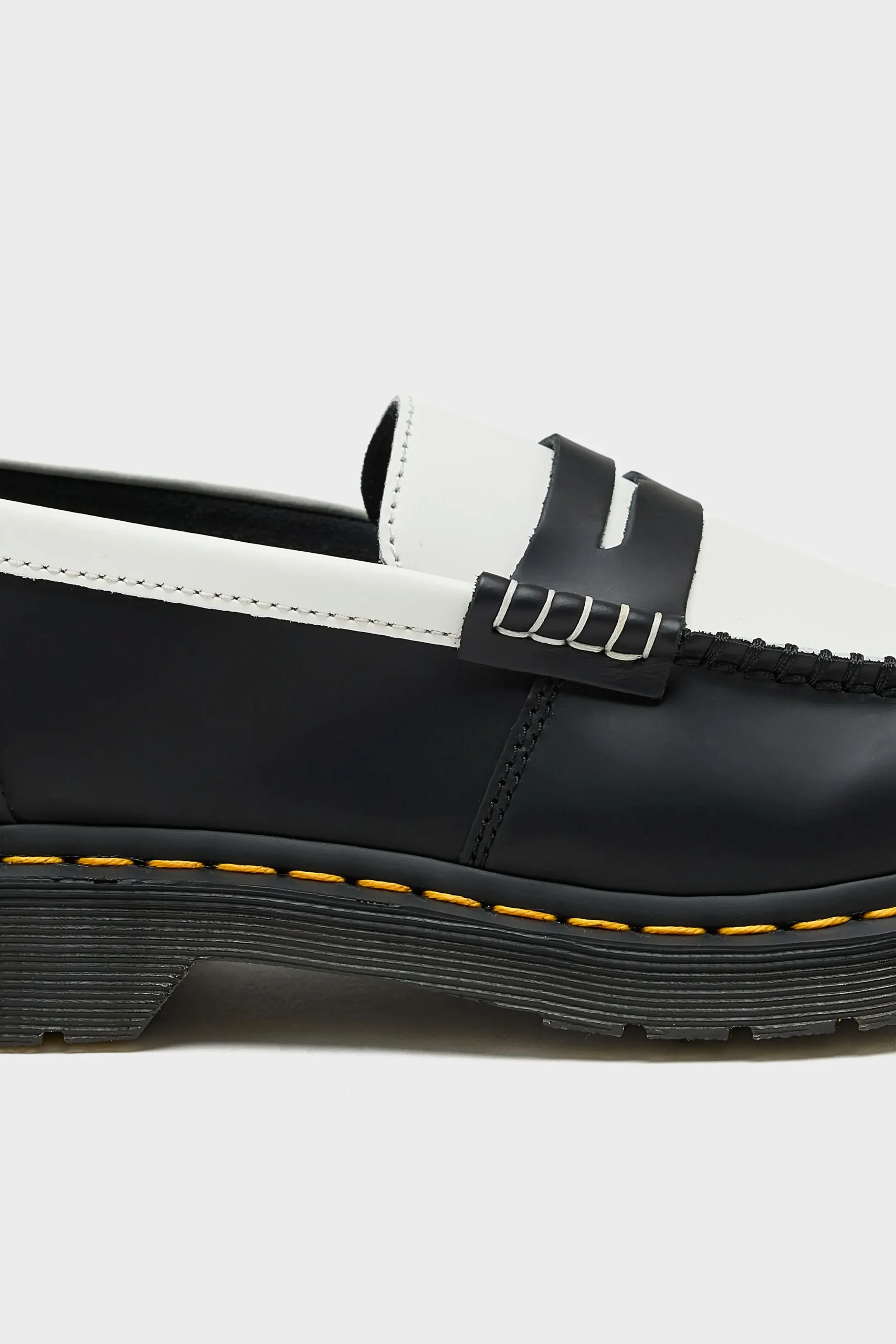 dr_martens_penton_twotone_4.webp Dr martens DR. MARTENS Penton Two-Tone Smooth Leather Loafers