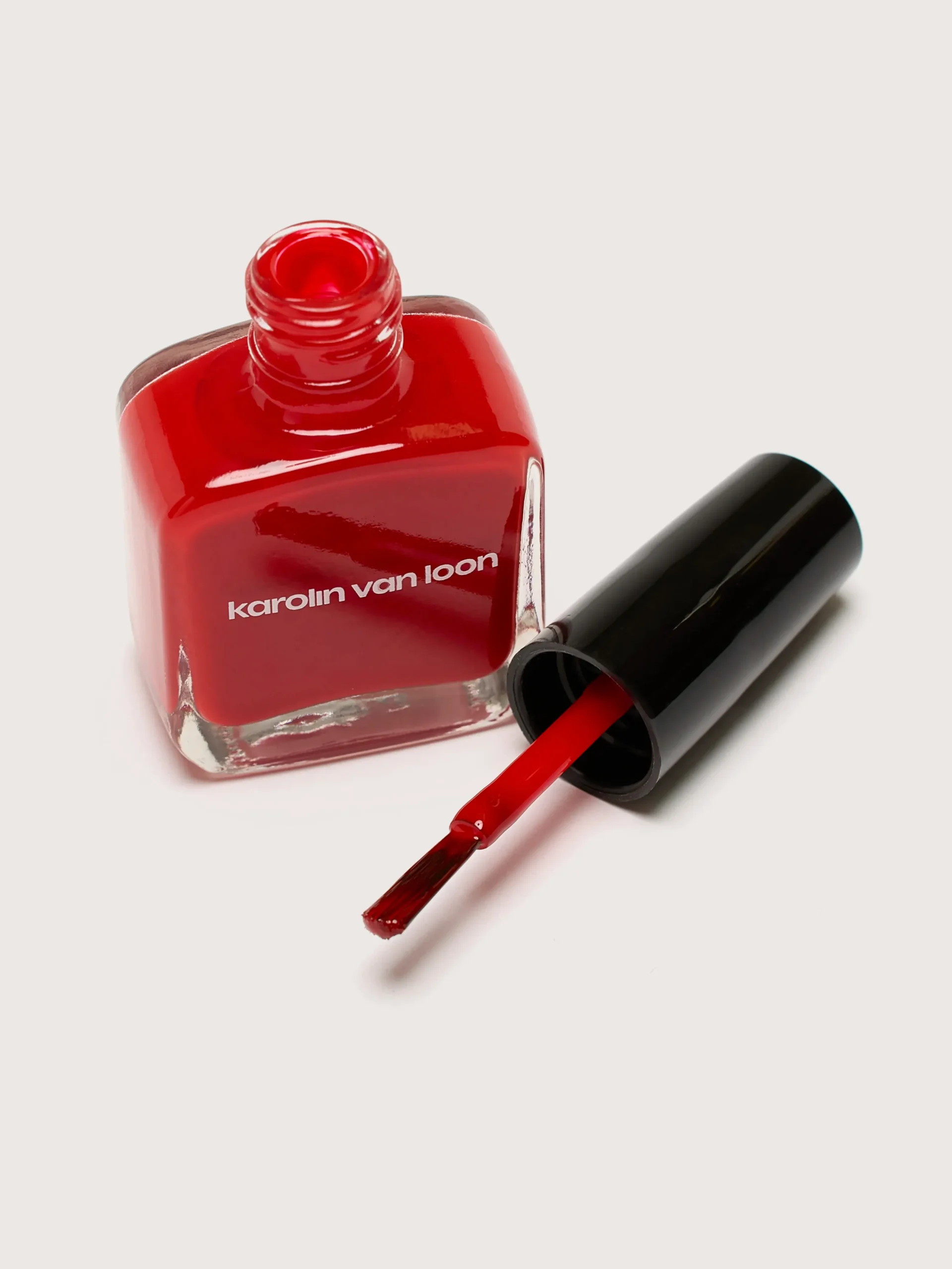 karolin_van_loon__tomate__2.webp Karolin van loon 37 Tomate Rouge Nagellak