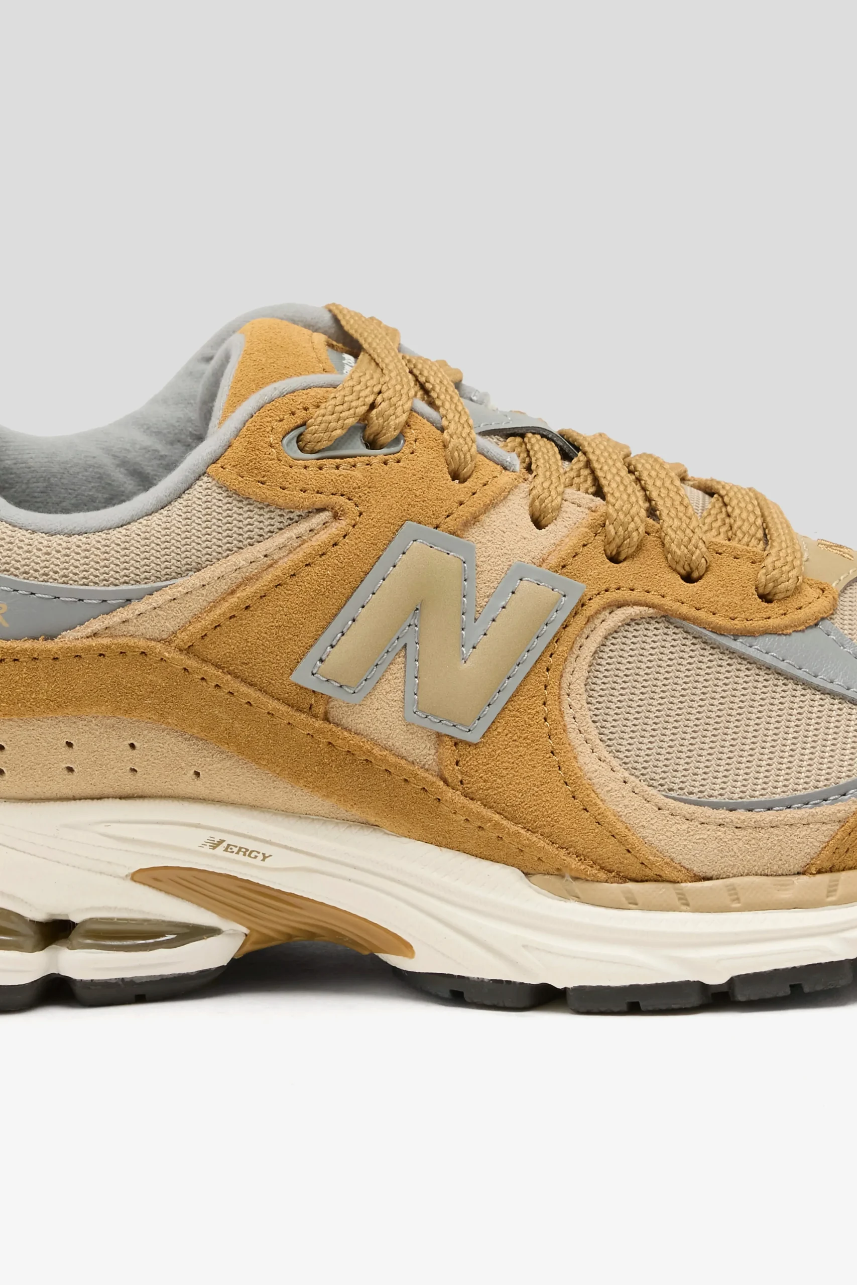 new_balance_r_for_women_4.webp New balance 2002R for Women