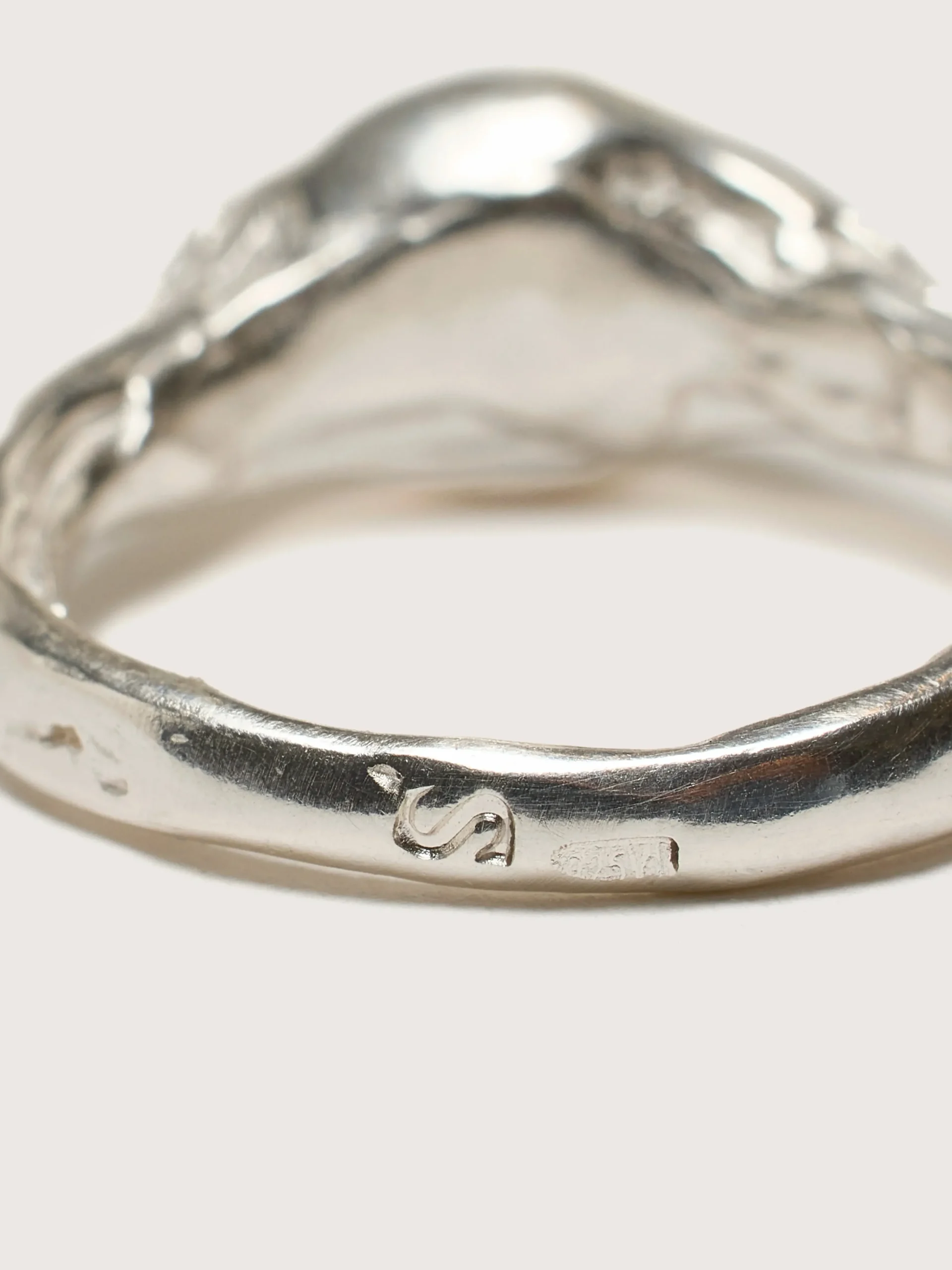 simuero_faro_zilveren_rin_3.webp Simuero Faro en ring